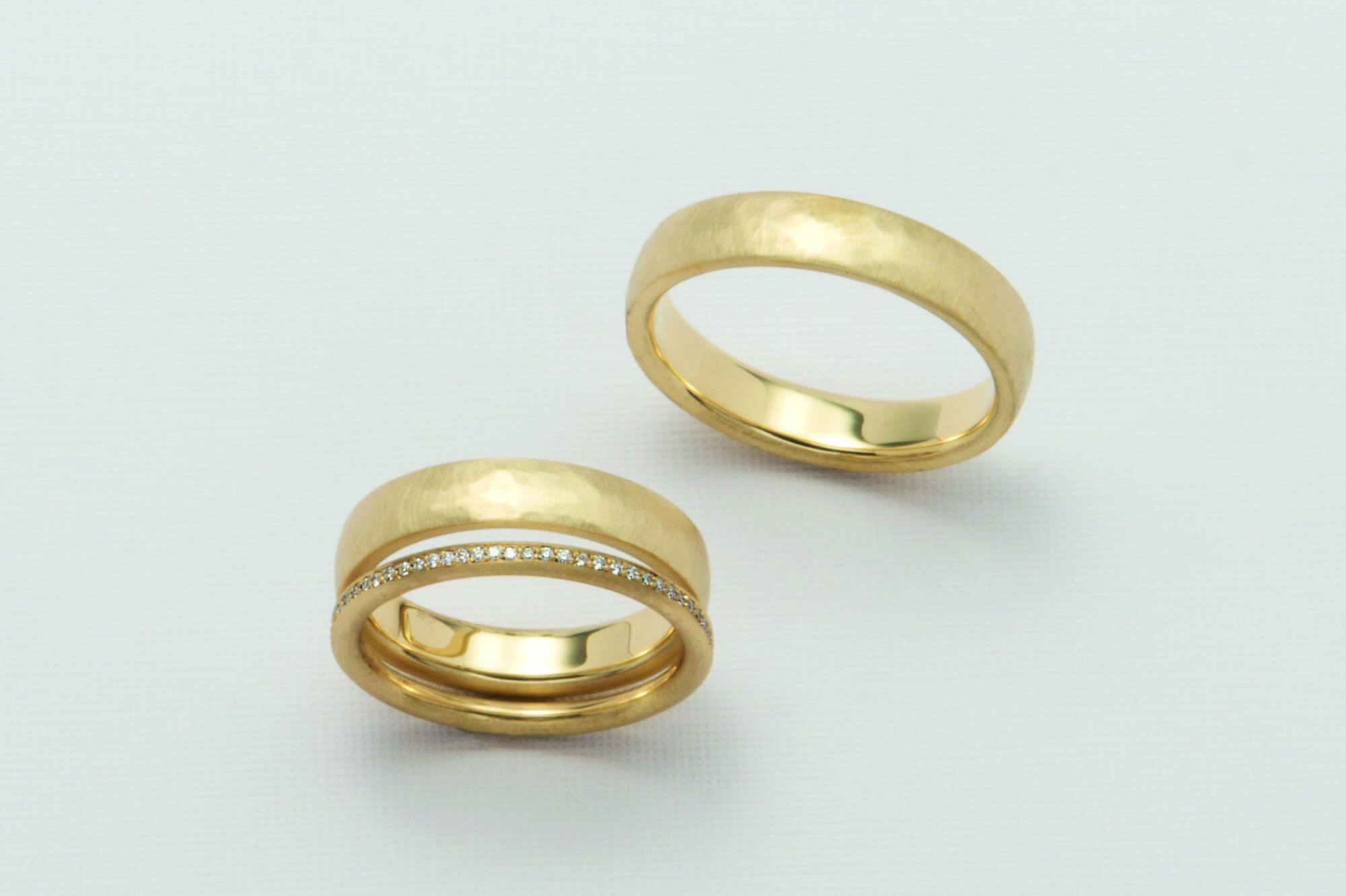 zwei goldene Ringe